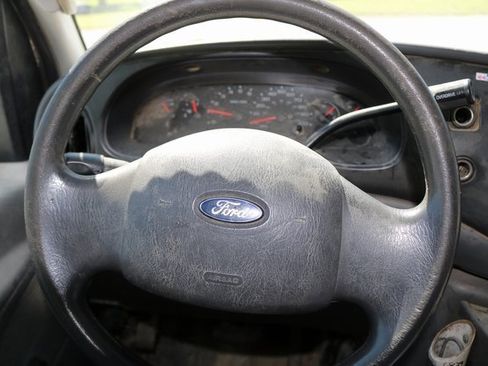 Used 2004 Ford E-350 and Econoline 350 Super Duty image 26