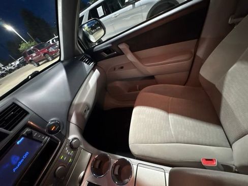 Used 2013 Toyota Highlander Plus AWD/4WD image 20
