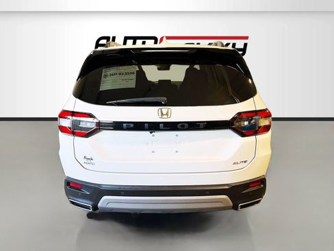 Used 2025 Honda Pilot Elite image 6
