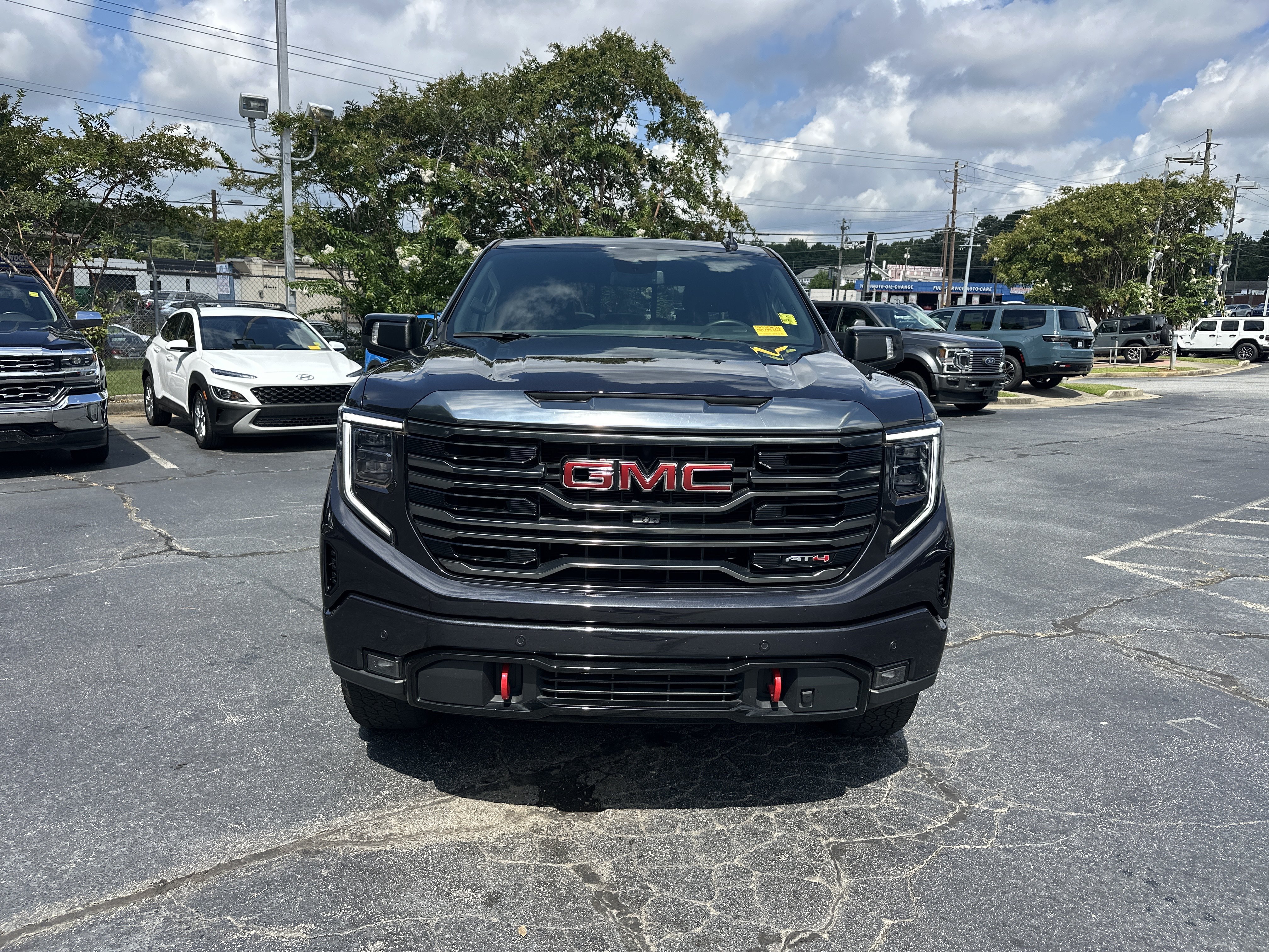 Used 2023 GMC Sierra 1500 AT4 w/ AT4 Premium Package AWD/4WD image 4
