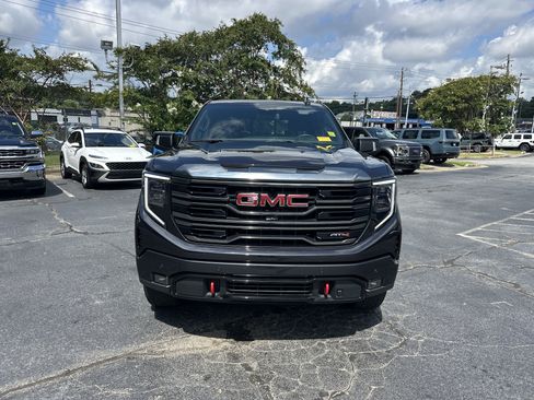 Used 2023 GMC Sierra 1500 AT4 w/ AT4 Premium Package AWD/4WD image 4