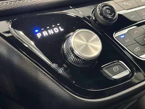 New 2027 Chrysler Pacifica Select AWD/4WD image 22