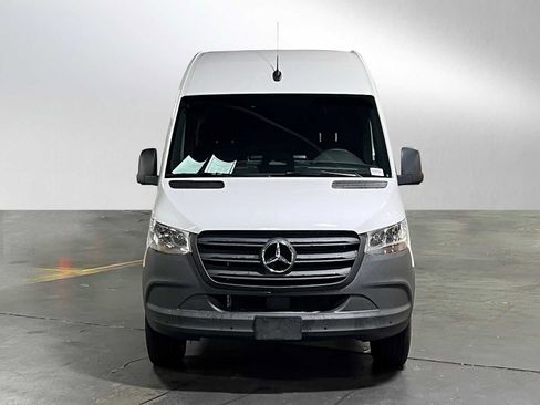 Used 2025 Mercedes-Benz Sprinter 2500 image 8