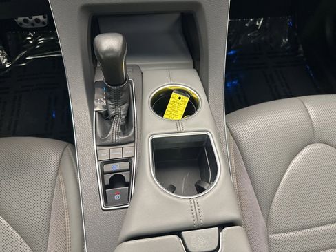 Used 2019 Toyota Avalon XSE image 21