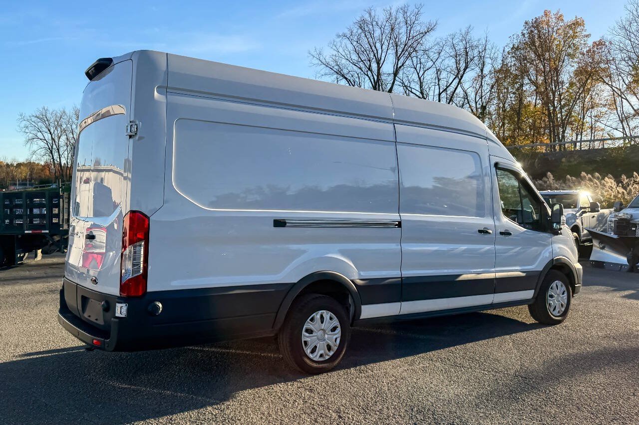 Used 2022 Ford E-Transit 148 High Roof Extended RWD image 3