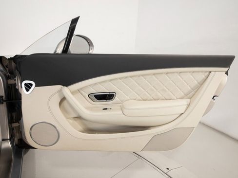 Used 2017 Bentley Continental GT image 40