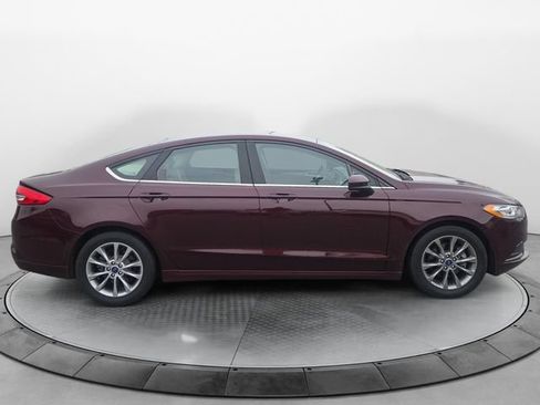 Used 2017 Ford Fusion SE w/ Fusion SE Technology Package FWD image 6