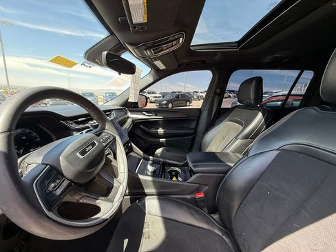 Used 2023 Jeep Grand Cherokee L Laredo RWD image 7