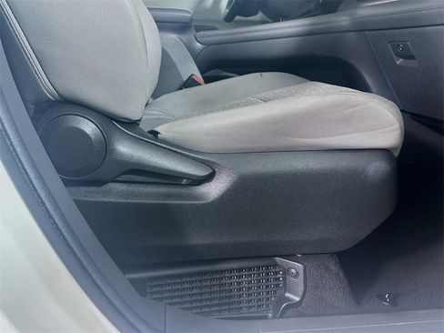 Used 2024 Toyota Sienna LE image 23