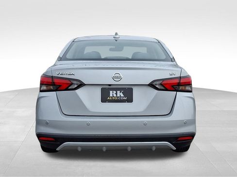 Used 2021 Nissan Versa SV image 5