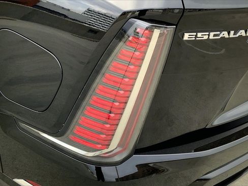 New 2025 Cadillac Escalade IQ Luxury 2 image 15