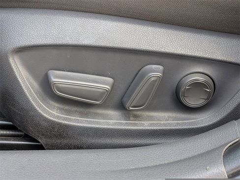 Used 2018 Toyota Camry LE image 18