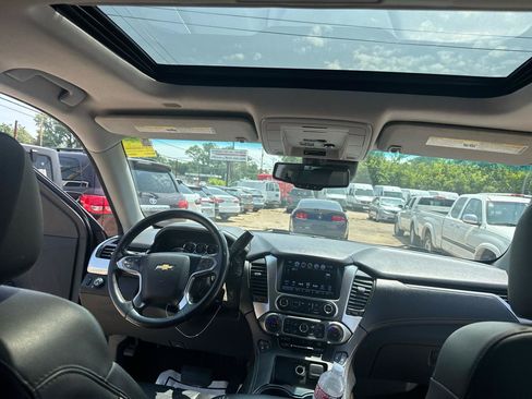 Used 2018 Chevrolet Suburban LT RWD image 29