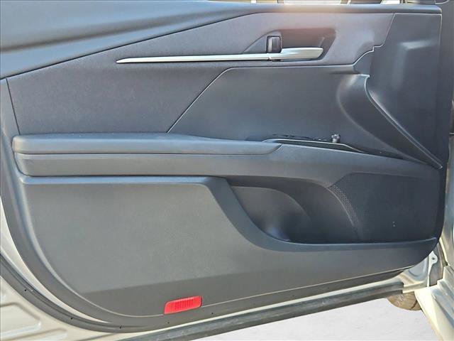 Used 2025 Toyota Camry LE FWD image 10