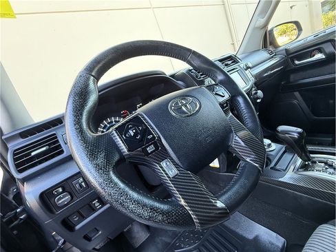 Used 2014 Toyota 4Runner SR5 AWD/4WD image 19