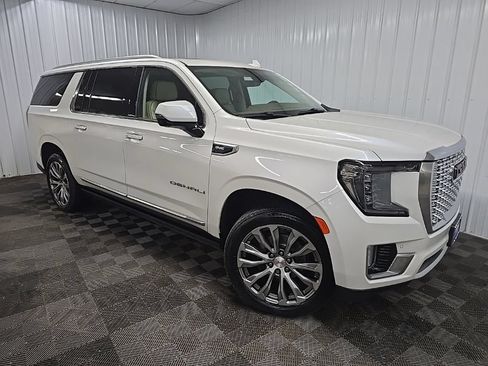 Used 2021 GMC Yukon XL Denali w/ Denali Premium Package AWD/4WD image 7
