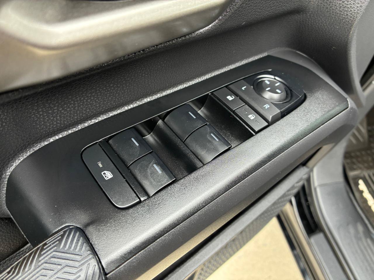 Used 2025 Toyota Tacoma TRD Sport AWD/4WD image 9