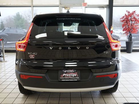 Used 2022 Volvo XC40 T5 Momentum image 15