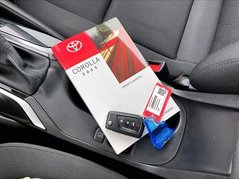Used 2025 Toyota Corolla LE image 31
