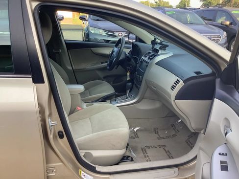 Used 2013 Toyota Corolla LE FWD image 11