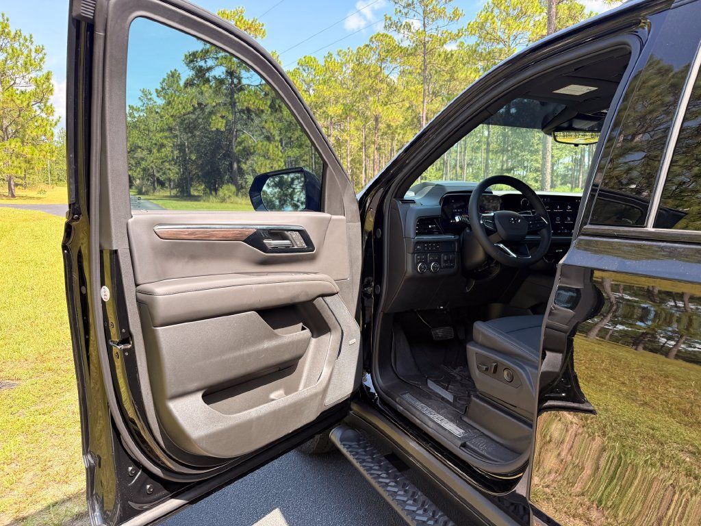 New 2026 Chevrolet Suburban Z71 w/ Z71 Off-Road Package AWD/4WD image 11