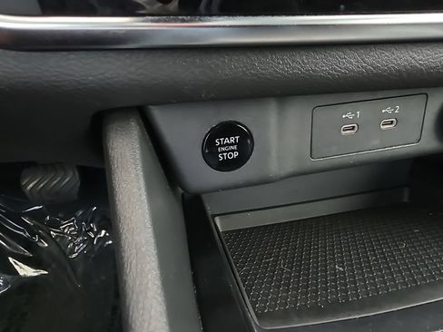 Used 2024 Nissan Rogue S FWD image 17