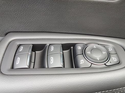 New 2025 Cadillac XT6 Luxury image 13