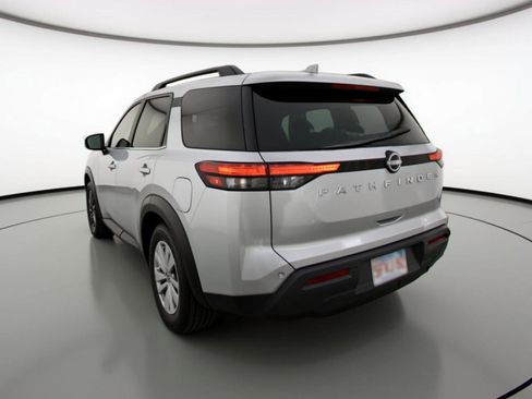 Used 2025 Nissan Pathfinder SV AWD/4WD image 5