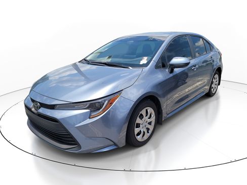 Used 2025 Toyota Corolla LE FWD image 3