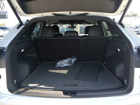 New 2026 Volkswagen Atlas Cross Sport SE w/ Panoramic Sunroof Package image 9