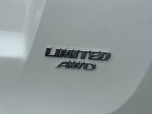 Used 2018 Toyota RAV4 Limited image 9