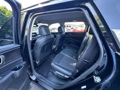 Used 2022 Kia Sorento S w/ Panoramic Sunroof Package FWD image 19