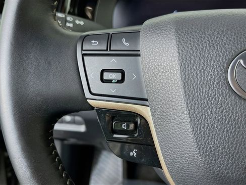 Used 2025 Toyota Crown XLE image 15