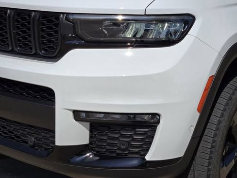 Used 2023 Jeep Grand Cherokee L Limited w/ Luxury Tech Group II RWD image 8