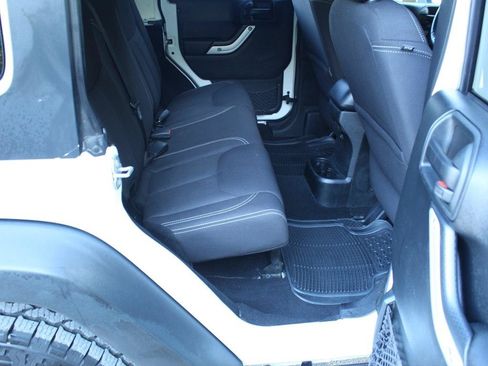 Used 2017 Jeep Wrangler Unlimited Rubicon w/ Connectivity Group AWD/4WD image 20