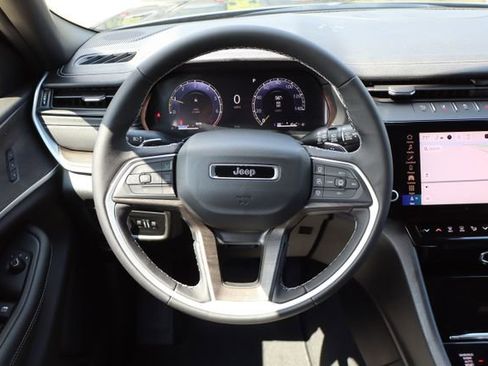 New 2026 Jeep Grand Cherokee Limited w/ Limited Altitude Package AWD/4WD image 17