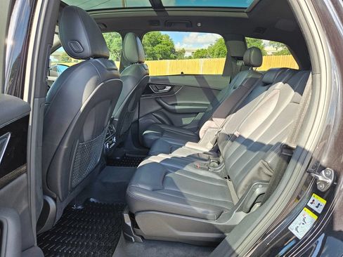 Used 2019 Audi Q7 3.0T Premium Plus w/ Premium Plus Package AWD/4WD image 12
