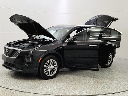 Used 2024 Cadillac XT4 Premium Luxury image 10