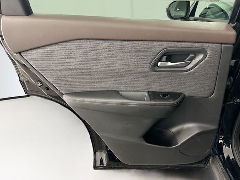 Used 2023 Nissan Rogue SV image 26