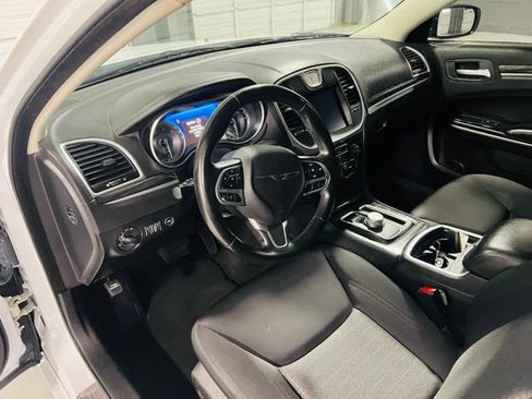 Used 2021 Chrysler 300 Touring w/ Sport Appearance Package RWD image 20