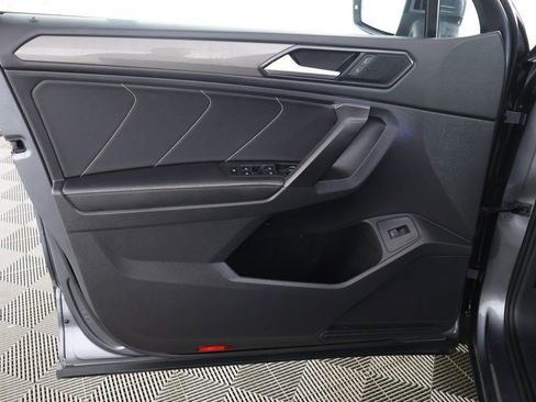 Used 2022 Volkswagen Tiguan SE image 22