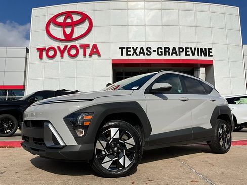 Used 2025 Hyundai Kona SEL image 2