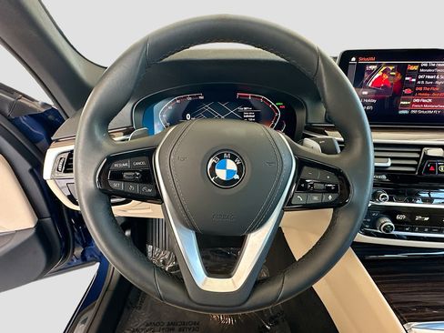 Used 2023 BMW 530i w/ Premium Package RWD image 10