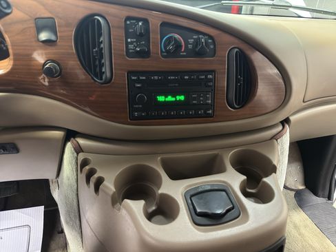 Used 2003 Ford E-150 and Econoline 150 RWD image 19
