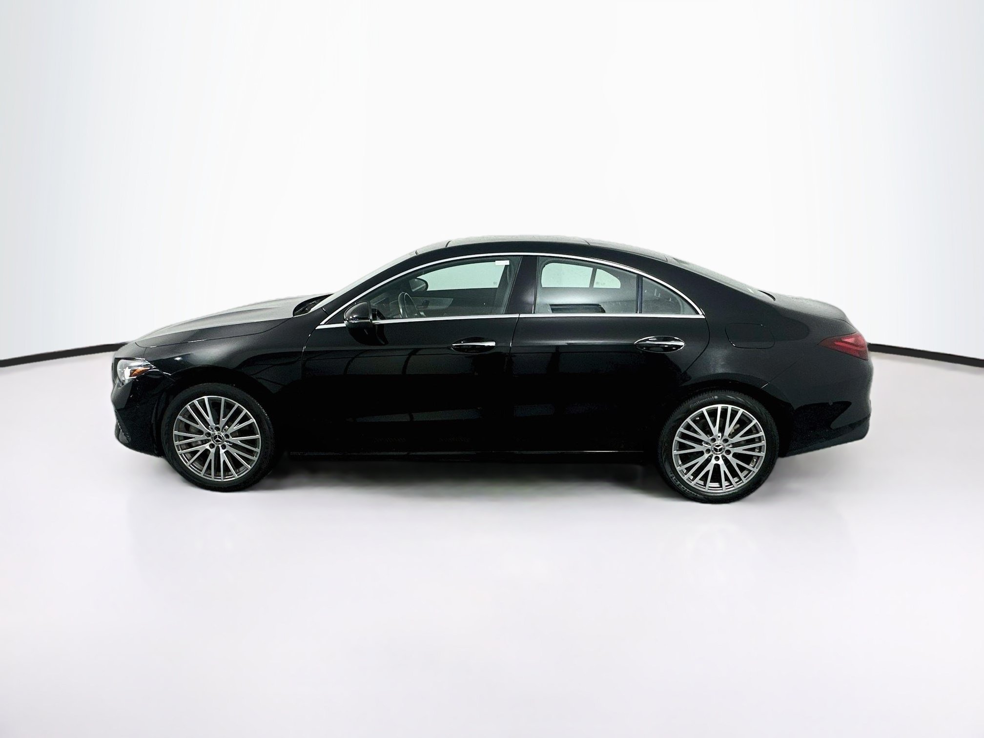 Used 2025 Mercedes-Benz CLA 250 image 4