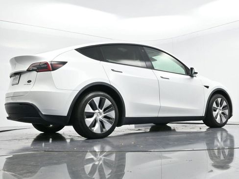 Used 2021 Tesla Model Y Long Range image 46