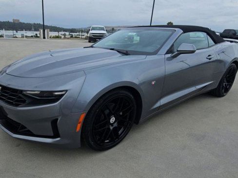 Used 2019 Chevrolet Camaro LT RWD image 4