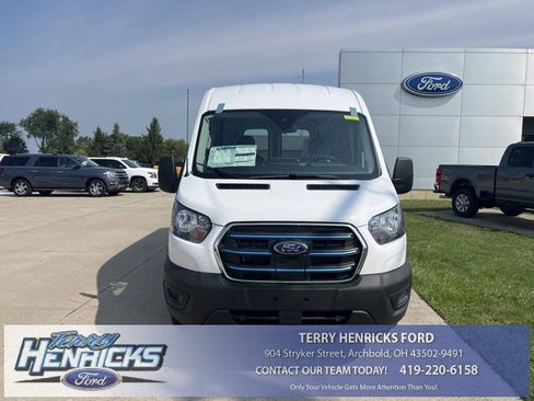 New 2023 Ford E-Transit Medium Roof image 8