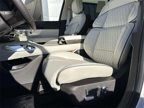 New 2026 Lincoln Nautilus Black Label w/ Jet Appearance Package image 17