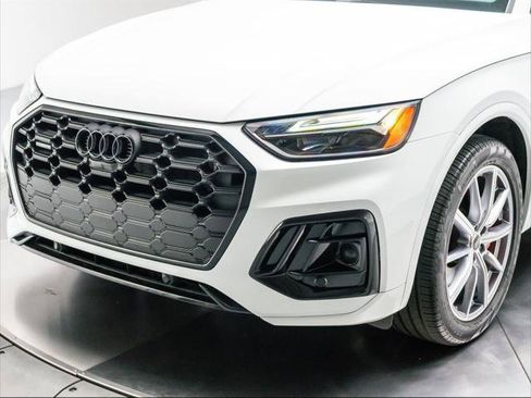 Used 2024 Audi Q5 e Premium Plus w/ Premium Plus Package AWD/4WD image 9